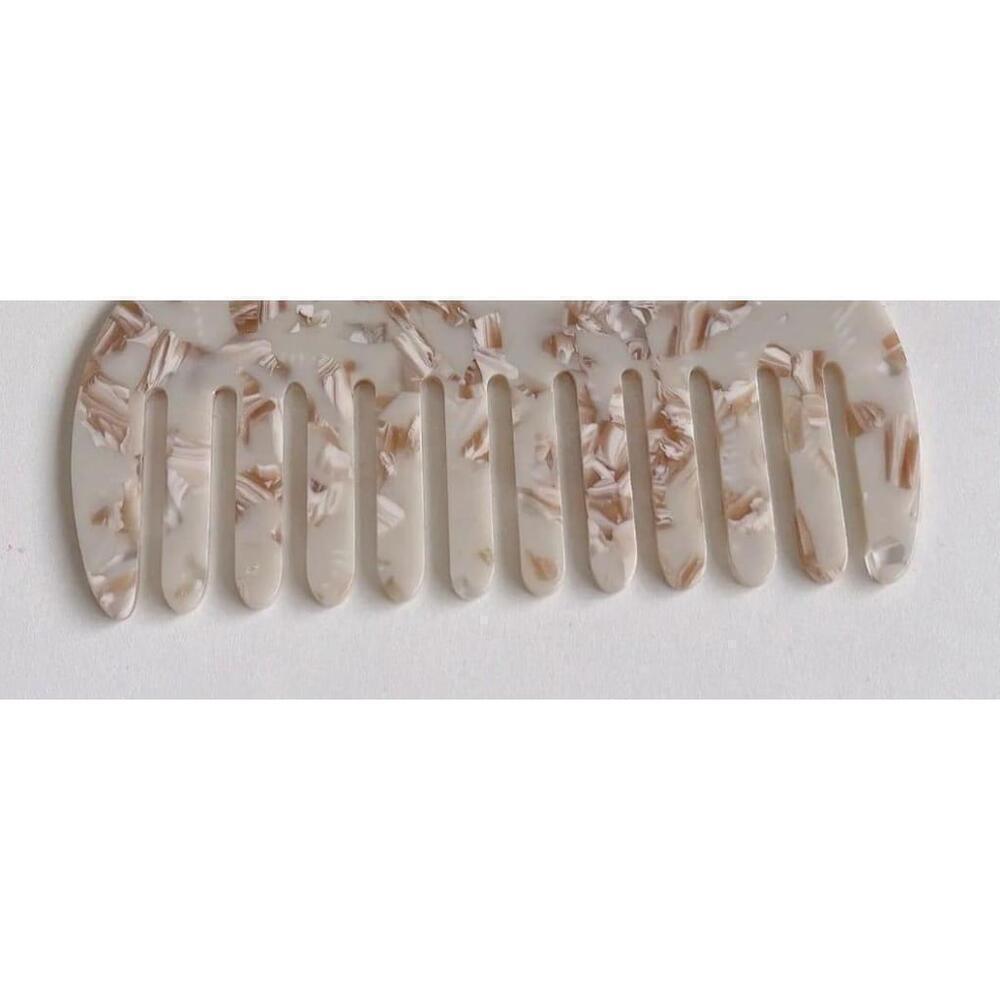 Block M Shaped Hair Comb In Abstract Pattern - Picture 3 of 3